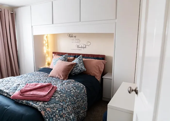 Inviting 3-Bed House In Manchester