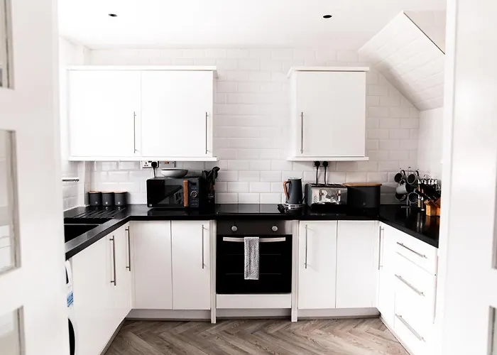 Inviting 3-Bed House In Manchester