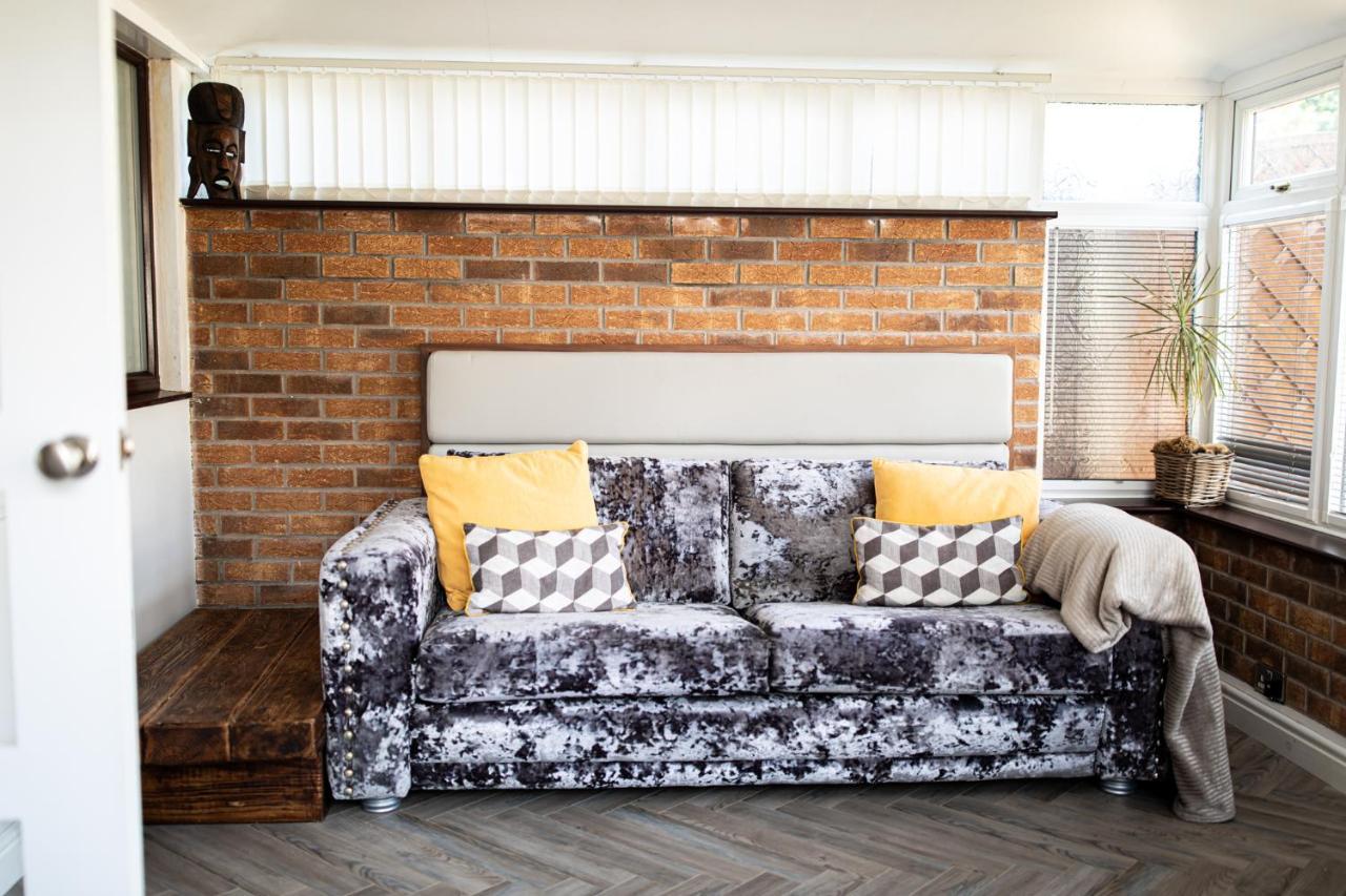 Ferienhaus Inviting 3-bed House In Manchester